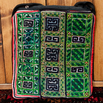 【一点物】モン族刺繍のスクエアショルダーバッグの個別写真