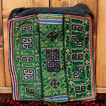 【一点物】モン族刺繍のスクエアショルダーバッグの個別写真