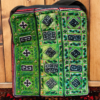 【一点物】モン族刺繍のスクエアショルダーバッグの個別写真