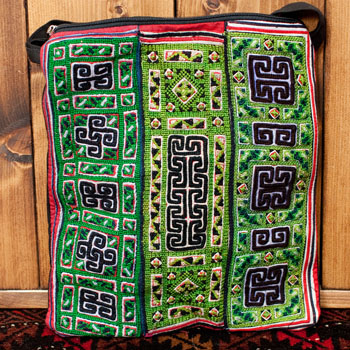 【一点物】モン族刺繍のスクエアショルダーバッグの個別写真