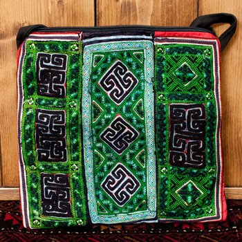 【一点物】モン族刺繍のスクエアショルダーバッグの個別写真