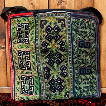 【一点物】モン族刺繍のスクエアショルダーバッグの個別写真