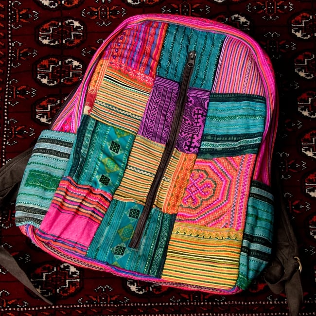 モン族刺繍のセンターファスナーパッチワークバッグパックの選択用写真