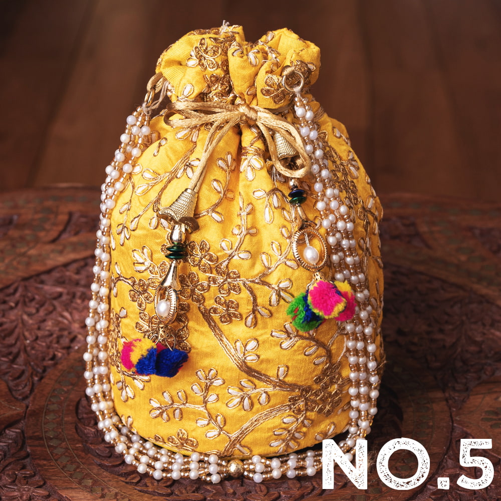 インドのきらきらミニバッグ・サリー等へオススメの巾着　ゴールド刺繍系の個別写真