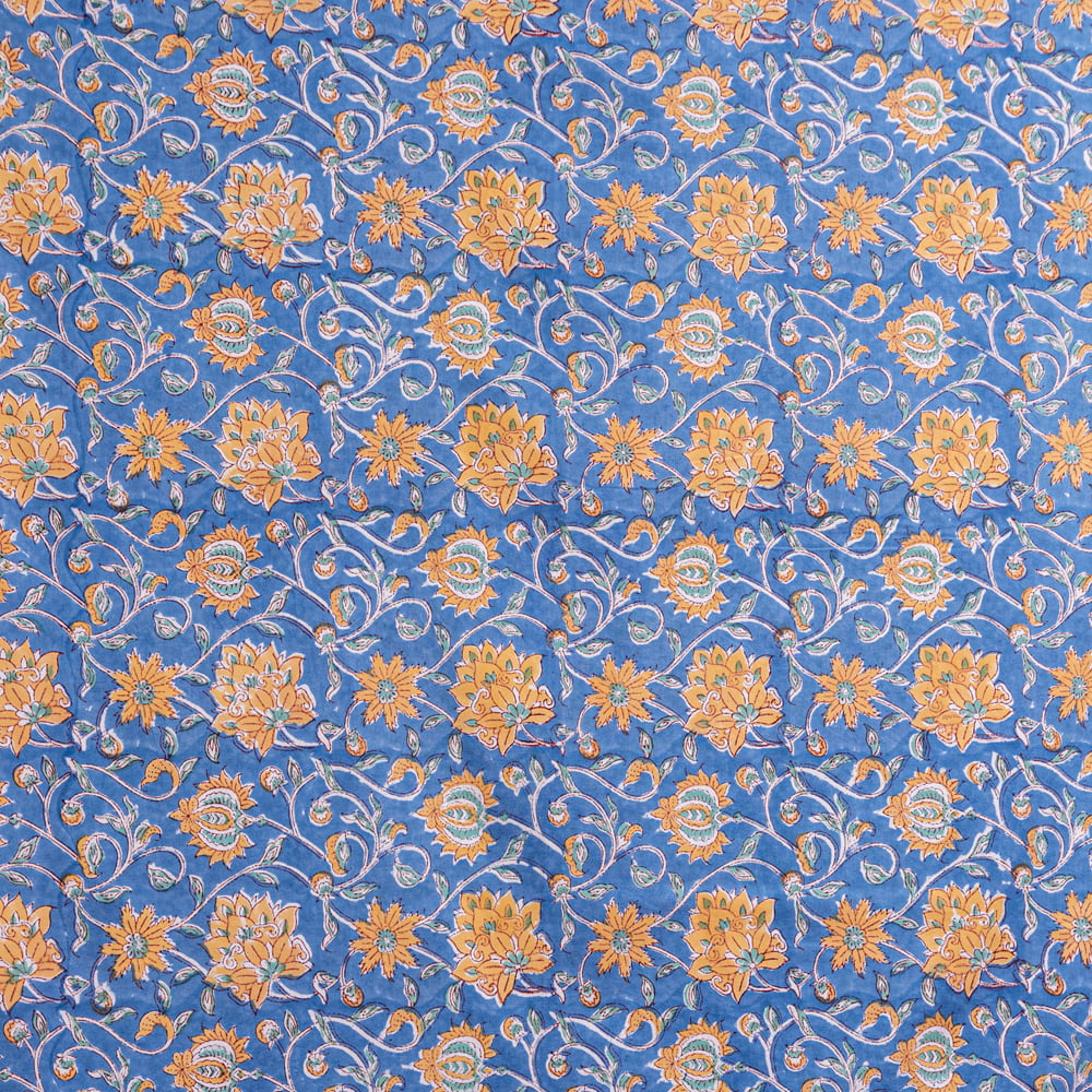 ジャイプル　職人手作り　インド伝統の木版染め更紗マルチクロス〔約220cm×約150cm〕美しい色彩　ボタニカル　テーブルクロス　ベッドカバー　ソファーカバー　パーテーションなどへ1枚目の説明写真です