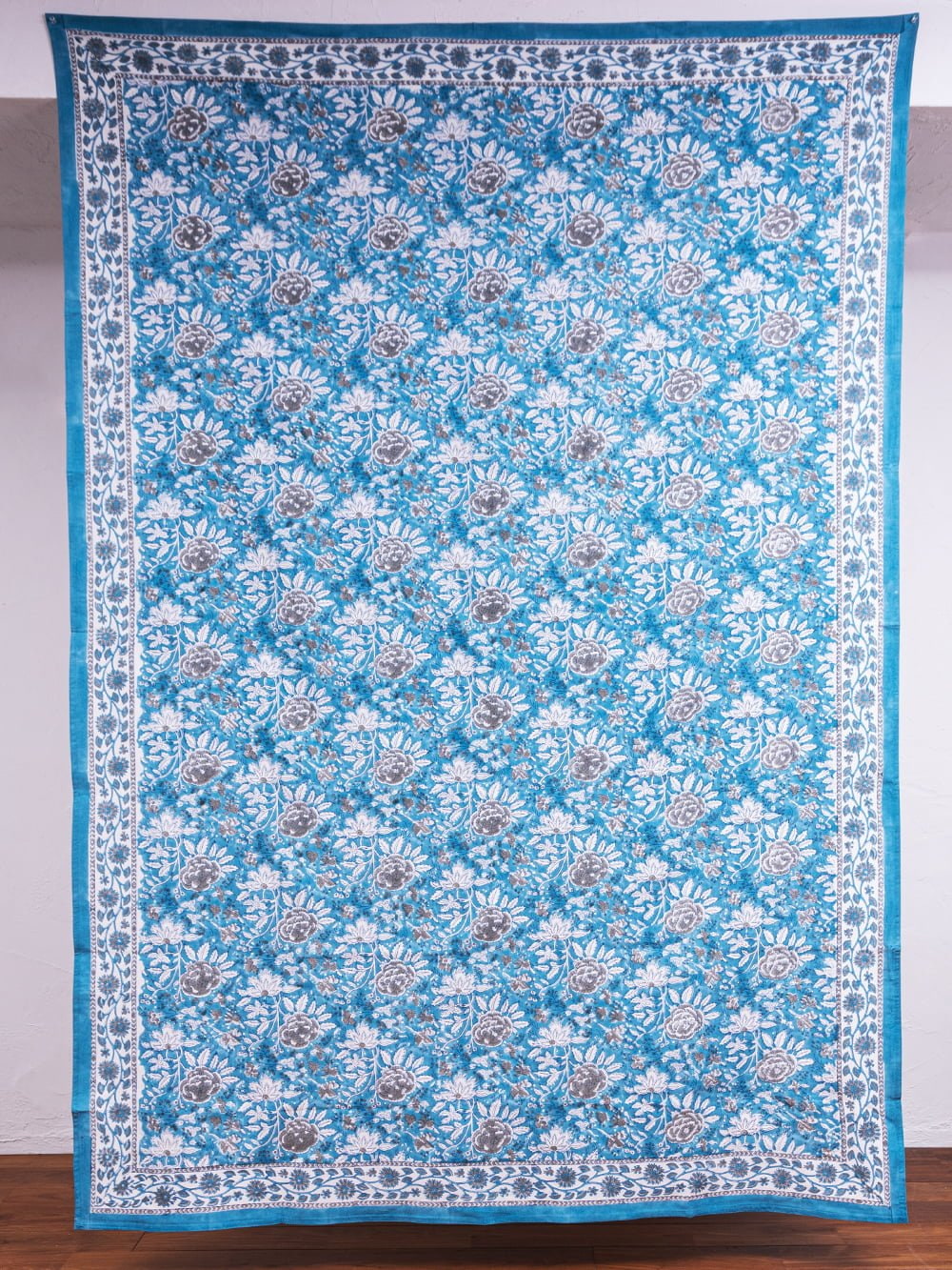 ジャイプル 職人手作り インド伝統の木版染め更紗マルチクロス〔約225cm×約155cm〕美しい色彩 ボタニカル テーブルクロス ベッドカバー ソファーカバー パーテーションなどへ1枚目の説明写真です
