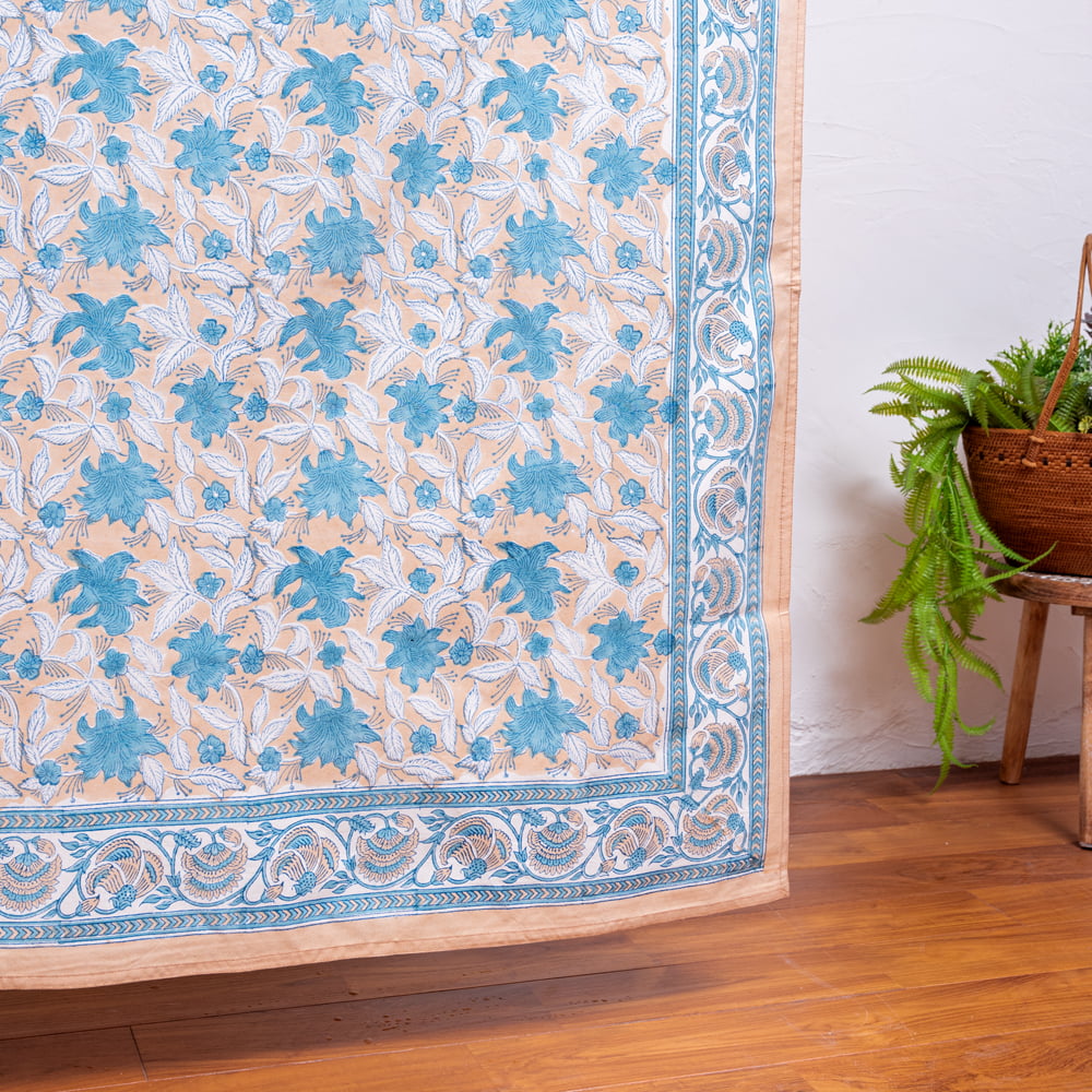 ジャイプル　職人手作り　インド伝統の木版染め更紗マルチクロス〔約225cm×約155cm〕美しい色彩　ボタニカル　テーブルクロス　ベッドカバー　ソファーカバー　パーテーションなどへ2枚目の説明写真です