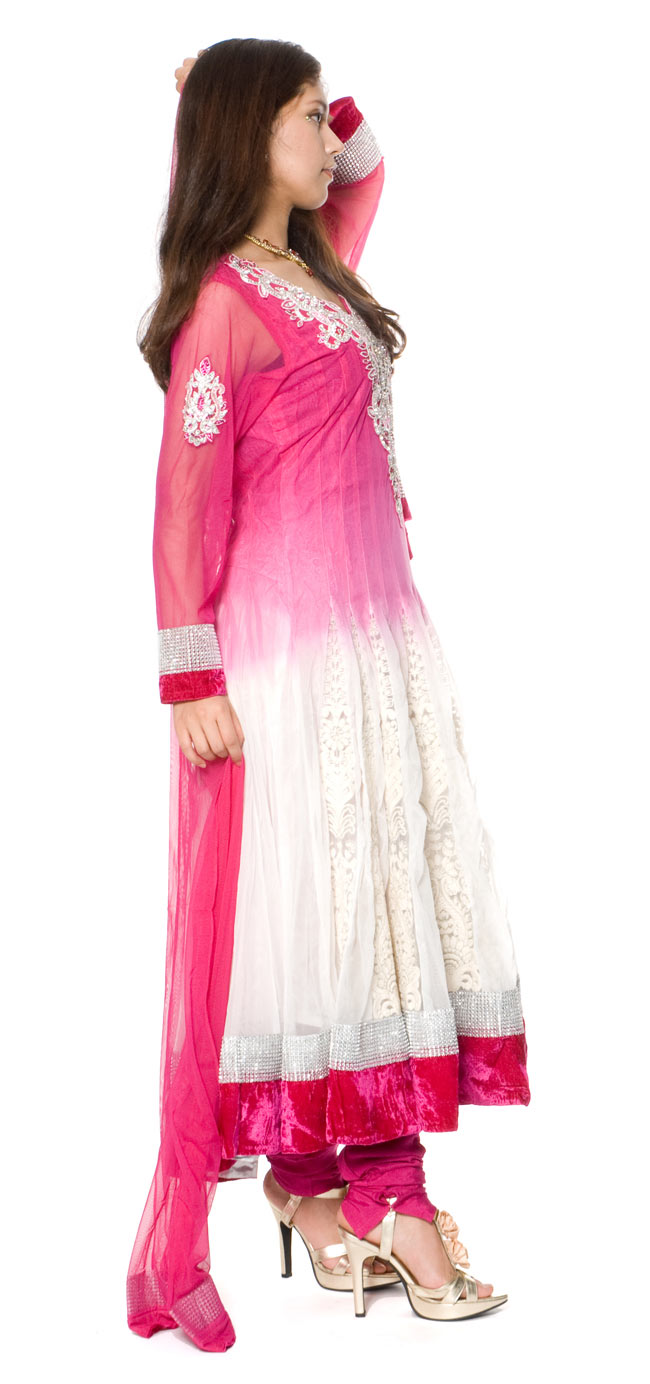 【1点物】インドのゴージャスパンジャービードレス-白×ピンク2-横から見ることこんな感じです。\