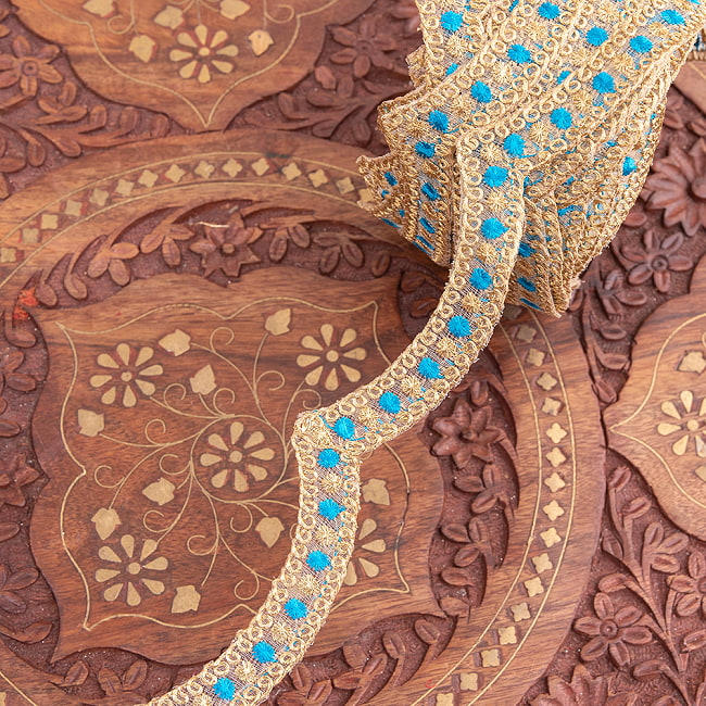 チロリアンテープ　メーター売 - 金糸が美しい　更紗模様のゴータ刺繍〔幅:約1.5cm〕 - ポンポンの選択用写真