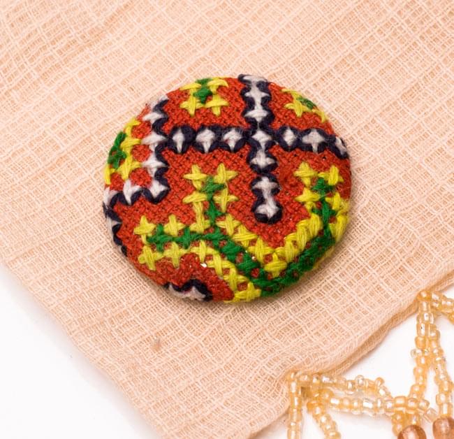 モン族の刺繍ボタン【直径：40mm 3個セット】 - 赤・黄・緑系