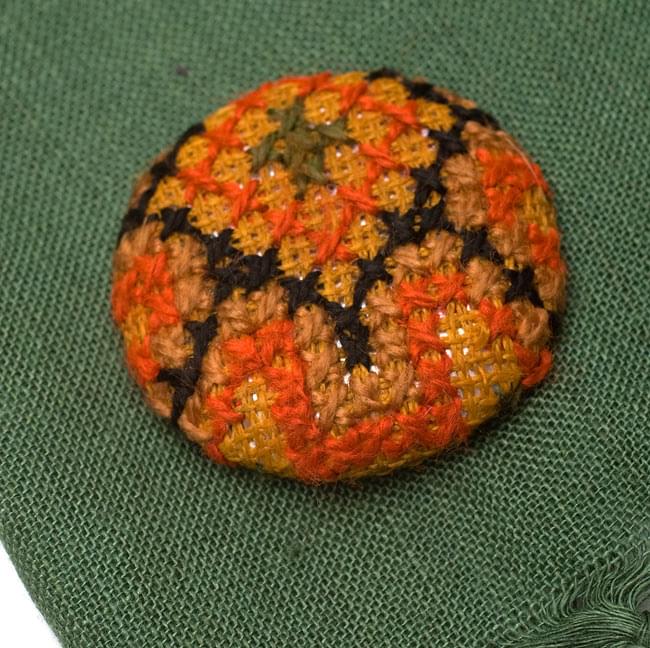 モン族の刺繍ボタン【直径：40mm 3個セット】 - オレンジ・茶系