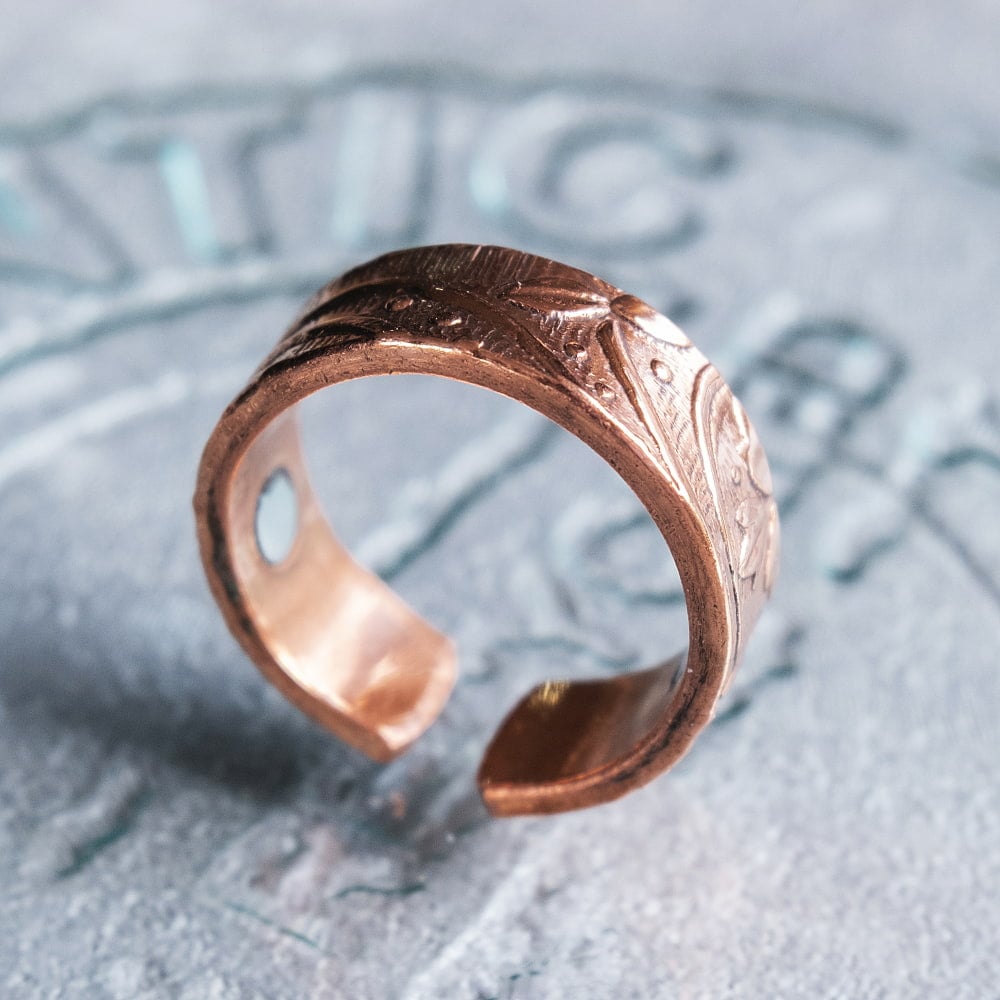 インドの純銅製リング 指輪 更紗デザイン　マグネット2個内蔵 フリーサイズ(17号以上)　アーユルヴェーダやプージャで人気の銅7枚目の説明写真です