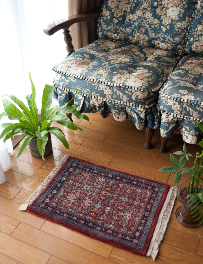 手織りのインド絨毯【38cm x 52cm】1枚目の説明写真です