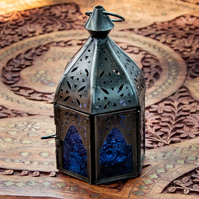 モロッコスタイルの透かし彫りLEDキャンドルランタン〔ロウソク風LEDキャンドル付き〕 - 〔ブルー〕約14×6.5cmの個別写真