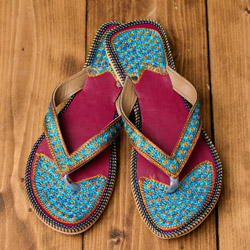 インドのカラフル刺繍ビーチサンダルの個別写真