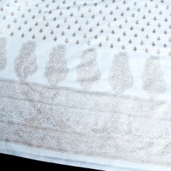 〔1m切り売り〕インドの伝統模様布〔幅約105cm〕ホワイトの個別写真