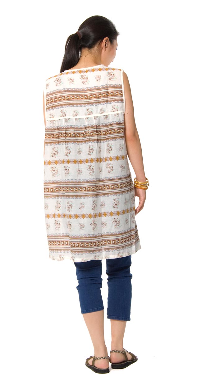 エスニック ボーダー チュニック 【白×茶】2-後ろ姿はこんな感じです。\