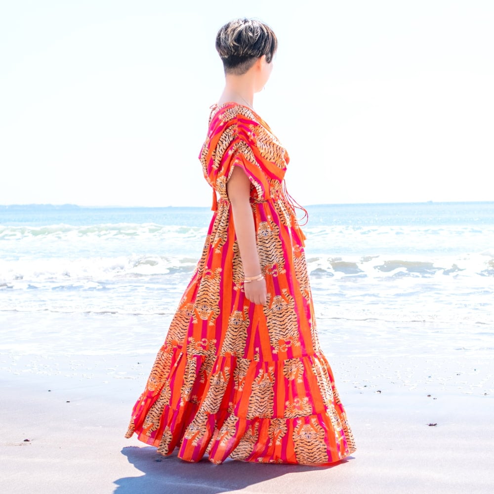 大胆なデザインが魅力的 ボヘミアンマキシドレス フレアワンピース ロング丈4枚目の説明写真です