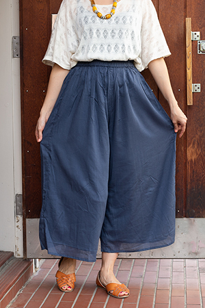 薄手コットンのワイドパンツの個別写真