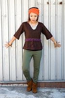 ベルト風刺繍ハーフスリーブTシャツ - 茶の個別写真