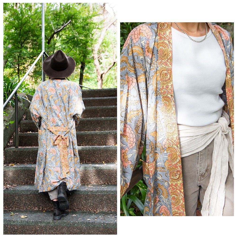 インドの木版染め コットンロングガウン4枚目の説明写真です