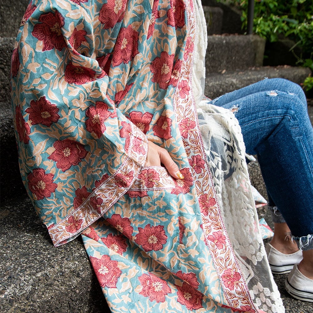 インドの木版染め コットンロングガウン5枚目の説明写真です