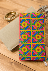 カラフル刺繍のエスニックウォレットの個別写真