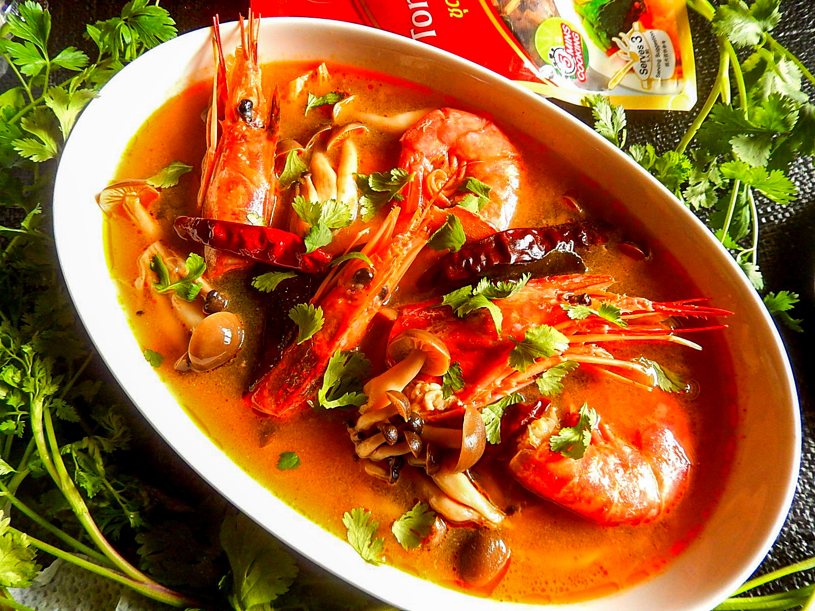 お手軽トムヤムクン（トムヤム・セット使用）のレシピ -TIRAKITA レシピ