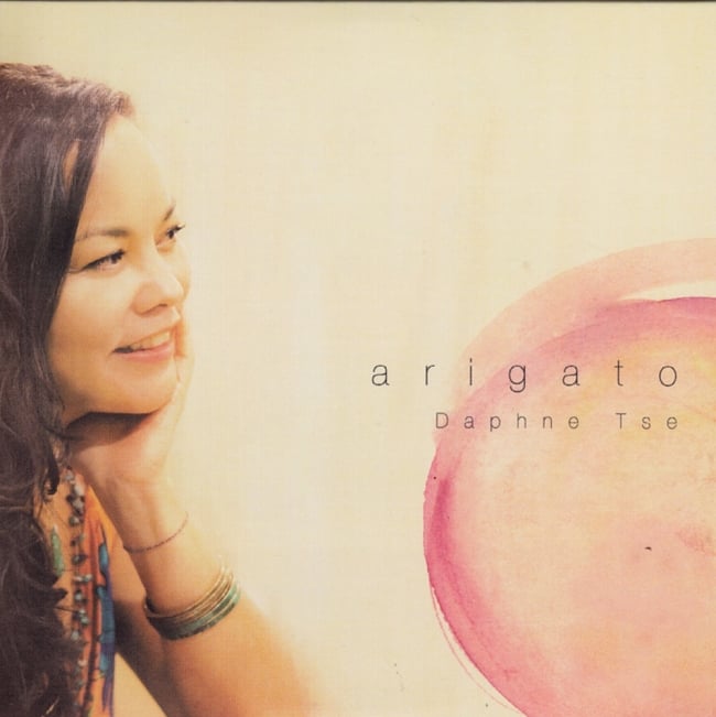 〔Songbook付き〕arigato - Daphne Tse[CD]の写真1枚目です。ジャケットの表面ですキールタン,YOGA CD,Kirtan CD,癒やし CD