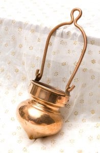 シロダーラ[高さ：約26cm x 横幅：約10cm　容量：約400ml]