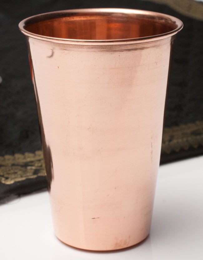 【祭壇用】銅製ラッシーグラス　【高さ：約12cm】 2 - インド製品らしく、若干のムラはありますが、重さと雰囲気がいいです！上から撮ってみました
