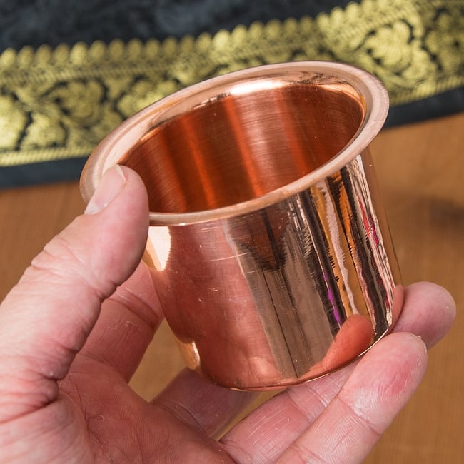 【祭壇用】銅製カップ　【直径：約6cm】 5 - 結構大きなサイズ感です。銅のカップは神様の祭壇などに使われています。

