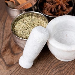 大理石のスパイスグラインダー 小 【高さ：6.5cm程度 直径：6.5～7.5cm程度】 - サブ3