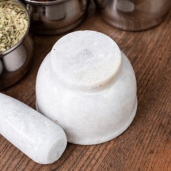 大理石のスパイスグラインダー 小 【高さ：6.5cm程度 直径：6.5～7.5cm程度】 - サブ5