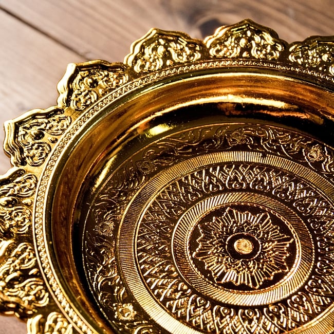 タイのお供え入れ 飾り皿 ゴールドとシルバー〔高さ:約10.5cm 直径:約20cm〕 4 - 拡大写真です