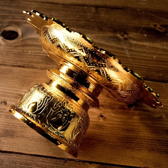 タイのお供え入れ 飾り皿 ゴールドとシルバー〔高さ:約10.5cm 直径:約20cm〕 5 - 横からの写真です