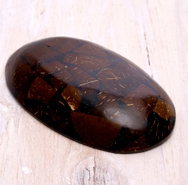 バリのシナモン飾り皿 楕円小皿 の商品写真 2枚目 裏面はこのようになっています