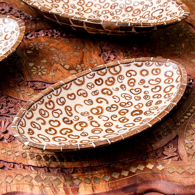 シナモンが香る飾り皿 楕円 3枚セットの商品写真 3枚目 裏側はこんな感じです。