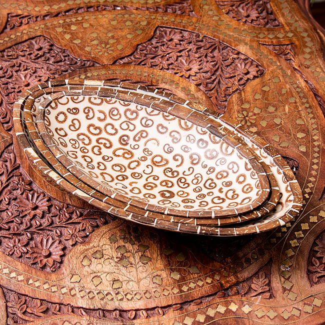 シナモンが香る飾り皿 楕円 3枚セットの商品写真 5枚目 中に入れるとこんな感じです。フルーツを入れたりアクセサリーを入れたり、インテリアの一部としてお楽しみください。