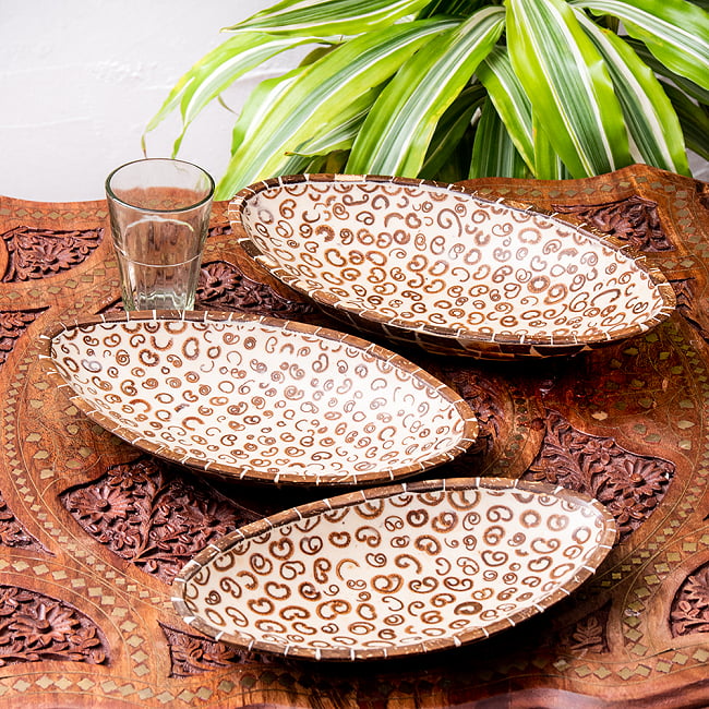 シナモンが香る飾り皿 楕円 3枚セットの商品写真 1枚目 横から普通に撮影しました