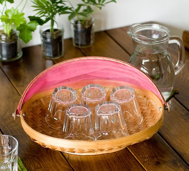 ネット付きアジアン籠 楕円・中 グリーン 6 - グラスを入れてテーブルにセッティングしておけばいつでもお水が飲めます。※こちらは実際のお色と異なります。