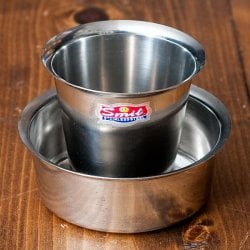 南インドのコーヒーカップとソーサーセット〔直径:約10cm〕