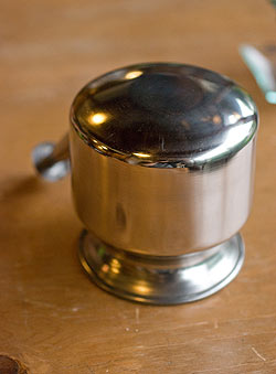 ステンレスのネティポット　鼻うがい（鼻水差し）[ 約650ml 直径：約10cm 高さ：10.5cm] - サブ3