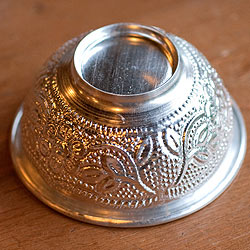 インド伝統唐草エンボスのアルミボウル【直径：約9.3cm】 - サブ4