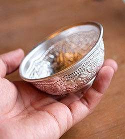 インド伝統唐草エンボスのアルミボウル【直径：約9.3cm】 - サブ5