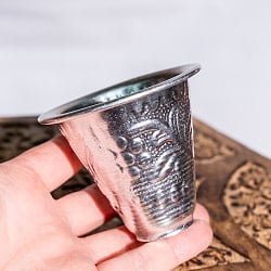 インド伝統唐草エンボスのアルミコップ【高さ：約7.2cm　約100ml】 - サブ2