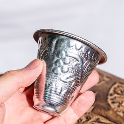 インド伝統唐草エンボスのアルミコップ【高さ：約7.2cm　約100ml】 - サブ3