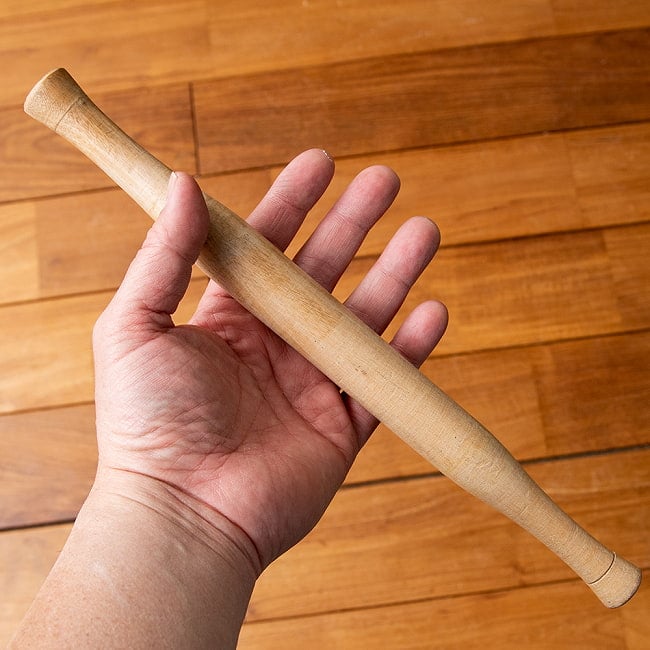 チャパティ用麺棒・のばし棒 - 細めのタイプ 5 - 扱いやすいサイズ感です。