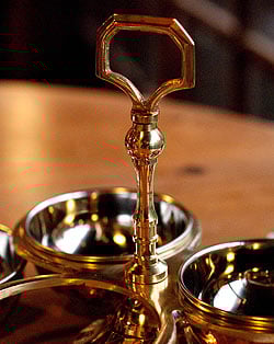 持ち手付き！インドのピクルスホルダー【槌目仕上げのスプーンおまけ付き】 - サブ4