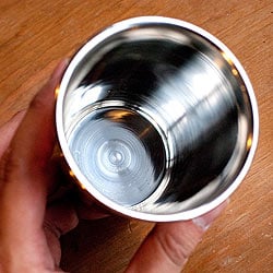 インドの鎚目付き銅装飾コップ【高さ：9.2cm×直径：8cm】 - サブ2